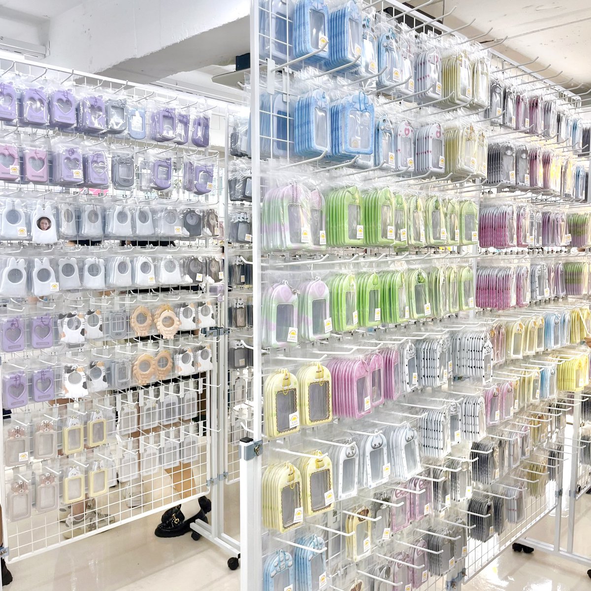 DUCKYWORLD_KR's tweet image. ❤️‍🔥홍대 더키월드❤️‍🔥
🔥오프라인 매장 오픈🔥

📍서울시 마포구 와우산로29길 60
📍연중무휴 10:00-22:00

✅RT이벤트
기간 : 7/30-8/10
당첨자발표 : 8/11
당첨상품 : 포카홀더북 1개
당첨인원 : 10명

🔥포카홀더북 / 콜렉트북 / 증명사진
포카홀더 등 다양한 상품이
준비되어 있어요 ᖭི(ˊᗜˋ*)ᖫྀ❤️