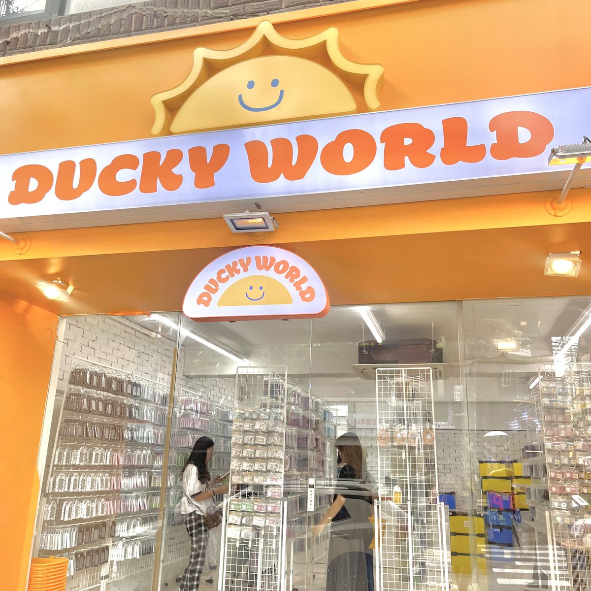 DUCKYWORLD_KR's tweet image. ❤️‍🔥홍대 더키월드❤️‍🔥
🔥오프라인 매장 오픈🔥

📍서울시 마포구 와우산로29길 60
📍연중무휴 10:00-22:00

✅RT이벤트
기간 : 7/30-8/10
당첨자발표 : 8/11
당첨상품 : 포카홀더북 1개
당첨인원 : 10명

🔥포카홀더북 / 콜렉트북 / 증명사진
포카홀더 등 다양한 상품이
준비되어 있어요 ᖭི(ˊᗜˋ*)ᖫྀ❤️