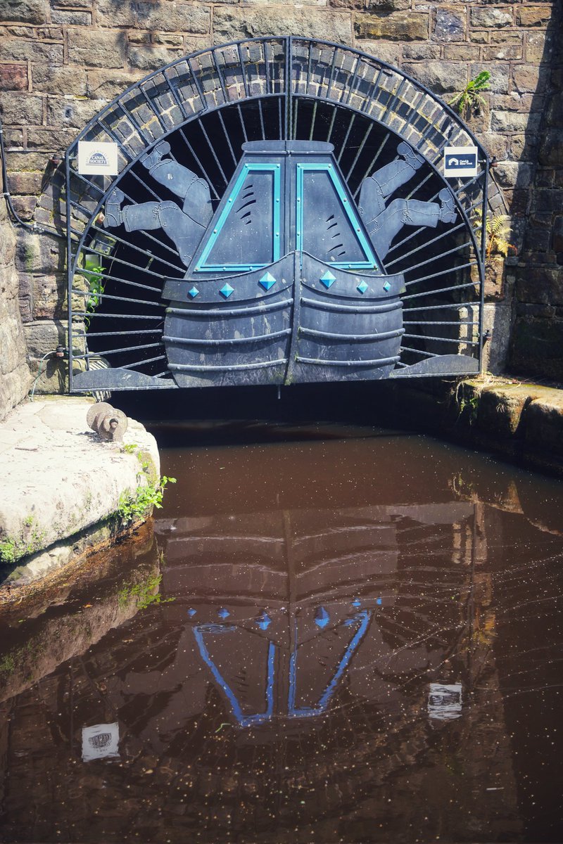 chrisbu03352910's tweet photo. #Sunday
#LoveGates
📸 One of the best gates I've ever seen. The Diggle entrance to the Stand edge tunnel depicting how people traversed the 5,675 yard long tunnel before the arrival of motor power.�� https://t.co/vpxb7bDota