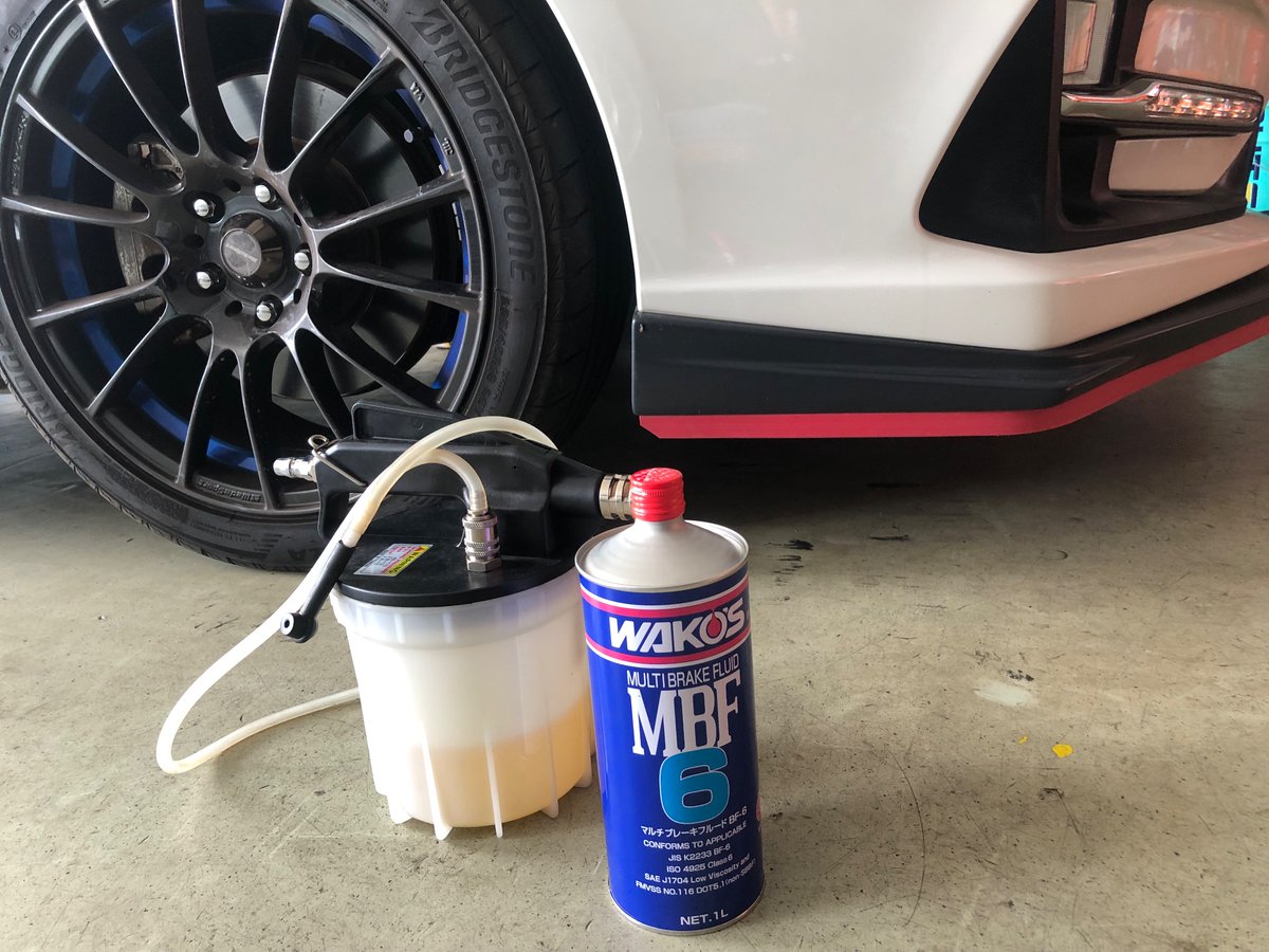 AutolifeYou's tweet photo. レヴォーグのブレーキオイル交換。オイルはWAKOSのMBF6を使用。
国産車、輸入車、新型車、旧車と幅広く使えてお勧めです!
#SUBARU
#LEVORG
#スバル
#レヴォーグ
#WAKOS
#MBF6
#ワコーズ
#マルチブレーキフルード
#ブレーキオイル交換
#ブレーキフルード交換
#メンテナンス https://t.co/n8rcD0aTTb