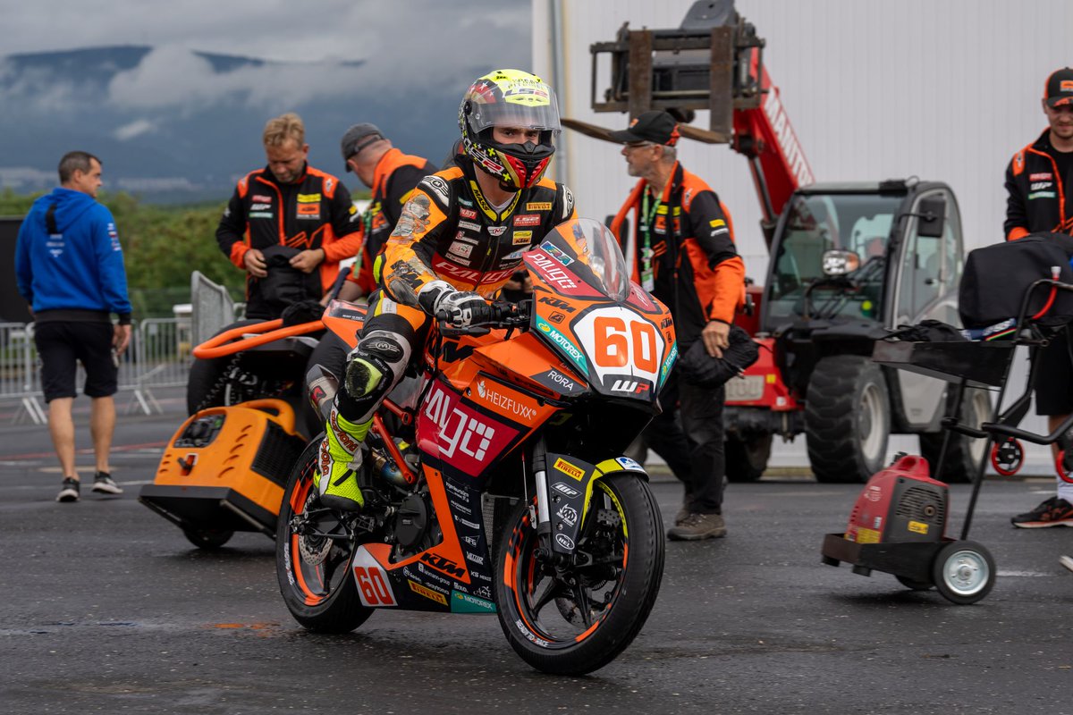 DirkGeiger60's tweet photo. #WarmUp ✅ on a cloudy Sunday morning at #CZEWorldSBK 

🅿️2️⃣4️⃣ - 1´57.490 +3.410

#DG60 with #FreudenbergRacing at #AutodromMost 

@WorldSBK #WorldSSP300 
#KTM #RC390R 
#LS2Helmets 
#MASS https://t.co/72SFEve2v4