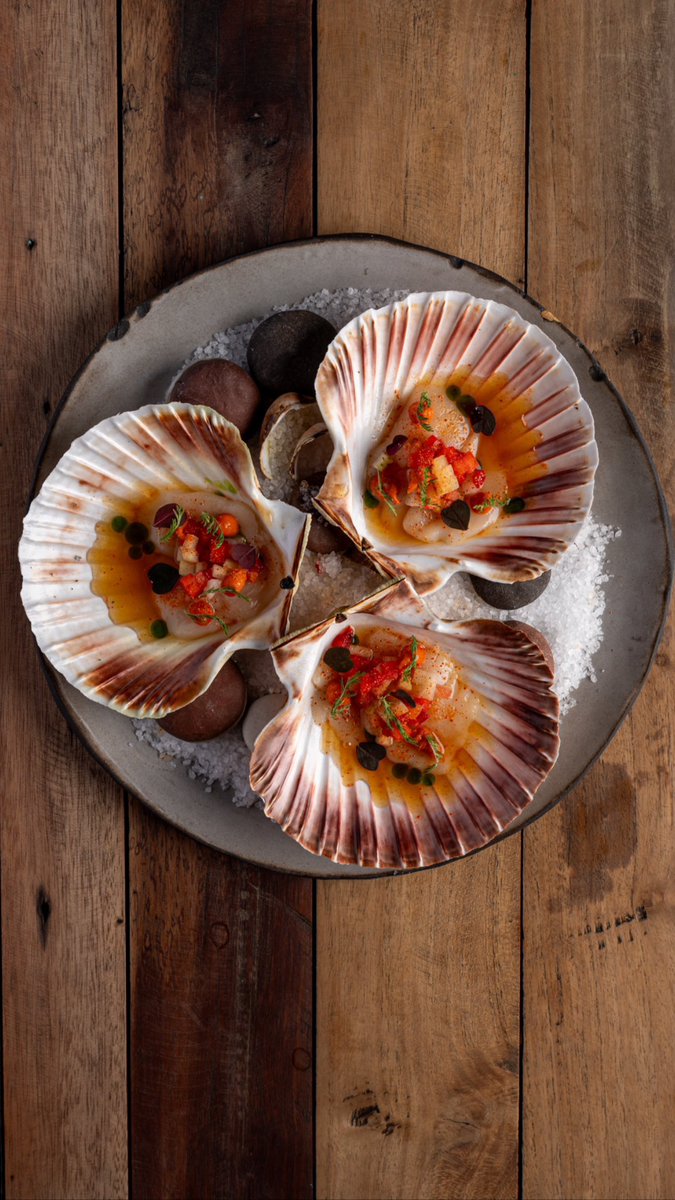 SimonJWoodUK's tweet photo. Hand Dived Scallop | Green Strawberry | Fermented Tomato | Mirasol Pepper
Served with Tomato Ponzu and Yuzu Sake
Scallops @kelticseafare 🏴
🍅🇯🇵 @sushisushi_uk
📸 @louiscannell
They’re incredible
#wood #woodmanchester #simonwood #mollusc #seafood #sashimi #scallop https://t.co/gl4MUQfgW9