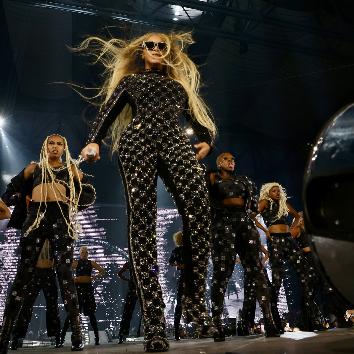 Louis Vuitton on X: On tour: Beyoncé in #LouisVuitton. Imagined