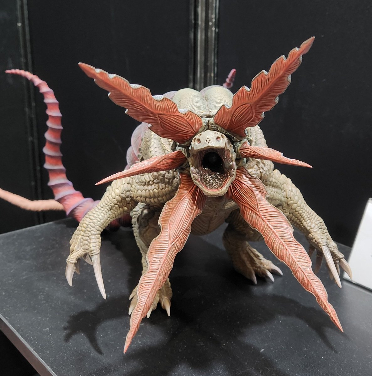 kaidan_art's tweet photo. 最近まで作業した
#シンウルトラマン 大怪獣シリーズの
ザラブとメフィラスが
夏のワンフェスで公開されました!
#ネロンガ と #がボラ も一緒に展示されてさらに素敵です!
#zarab #mephilas #figure #sofuvi #��ラブ星人 #メフィラス星人 #フィギュア #ウルトラマン #xplus #原型師 #怪獣 #kaiju https://t.co/r2csUnu5ox