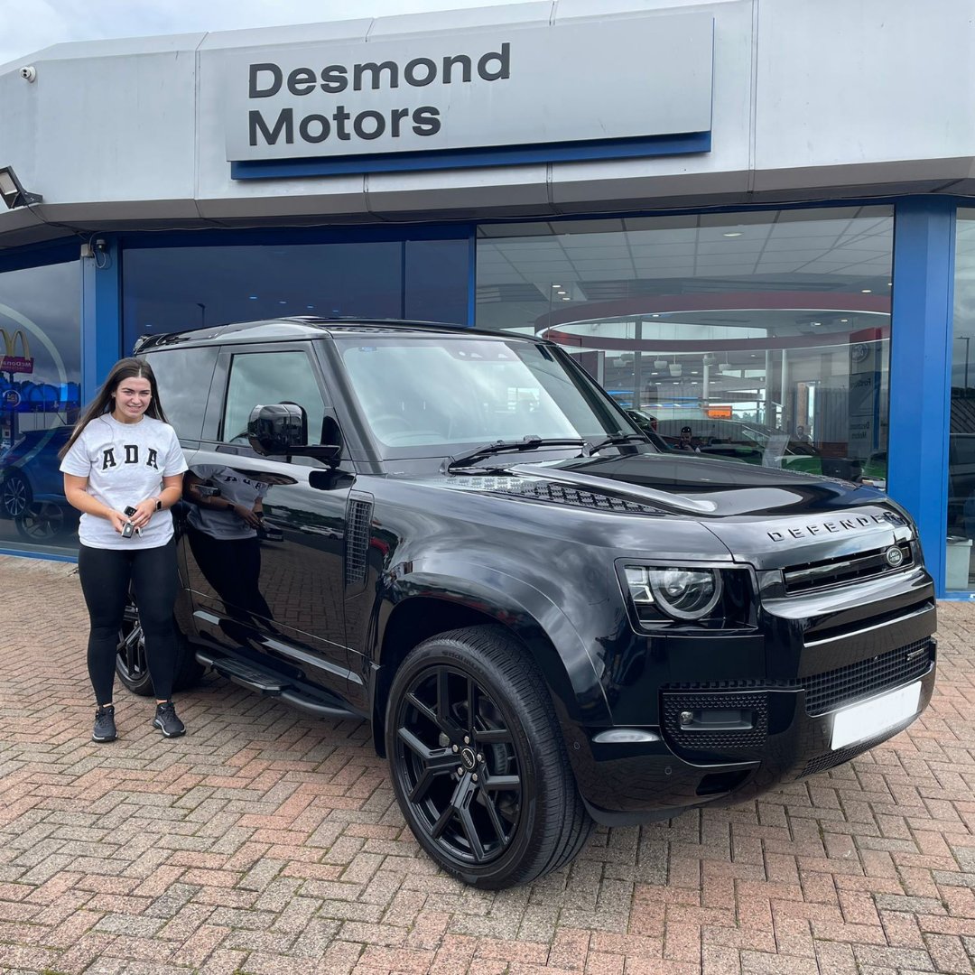 Huge Congratulations to Shauna Canning who upgraded to her stunning 2023 Land Rover Defender X-Dynamic! Thank you for your business 👏