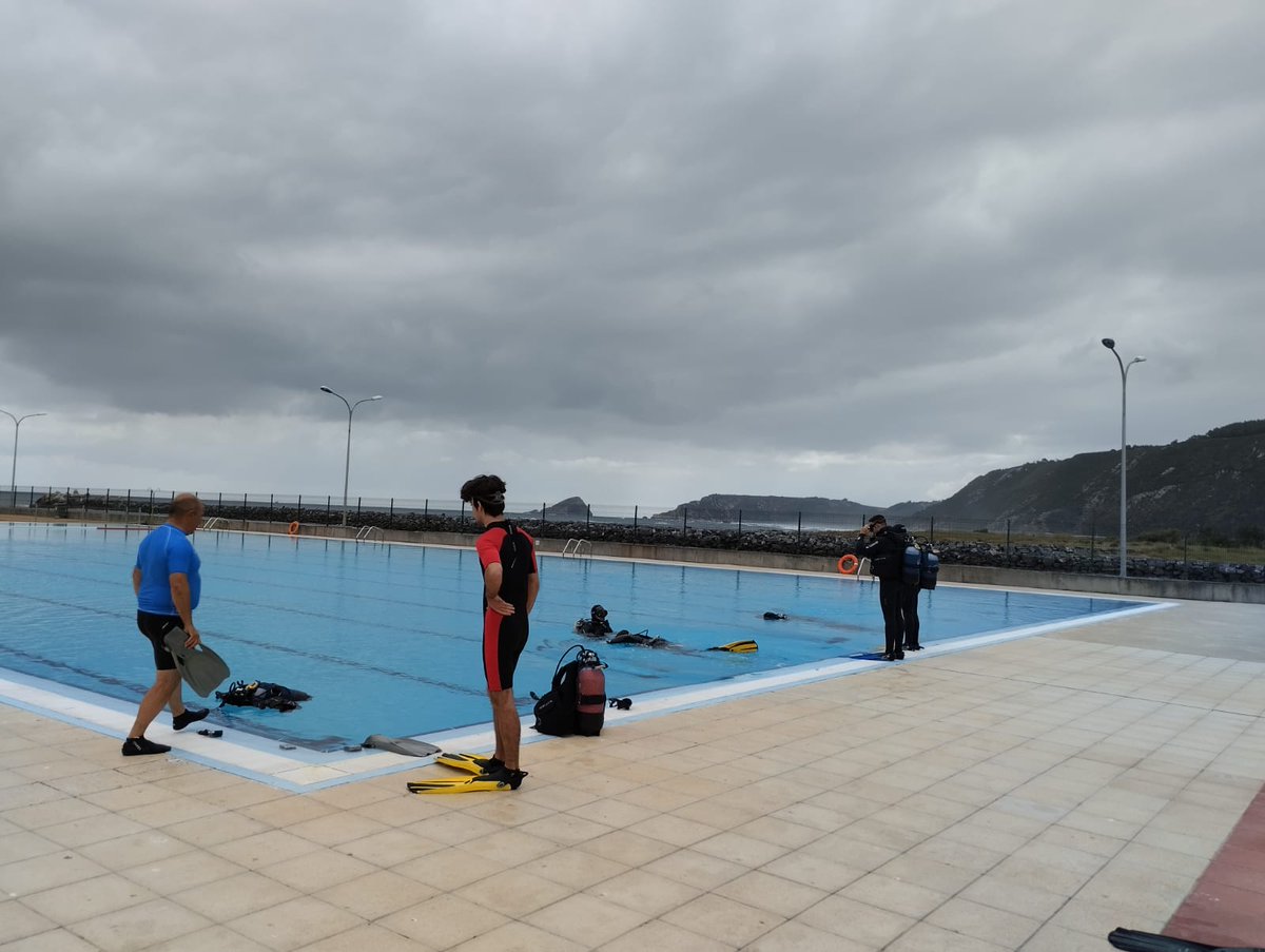 cdtlmuros's tweet photo. Cursillos de natación y bautismos de buceo en las Piscinas de agua de mar de San Esteban (Muros de Nalón)

#piscinasdeaguademar #sanesteban #sanestebandeirsvia #murosdenalon #asturias #piscinas #Verano https://t.co/ipYEKjBGUM