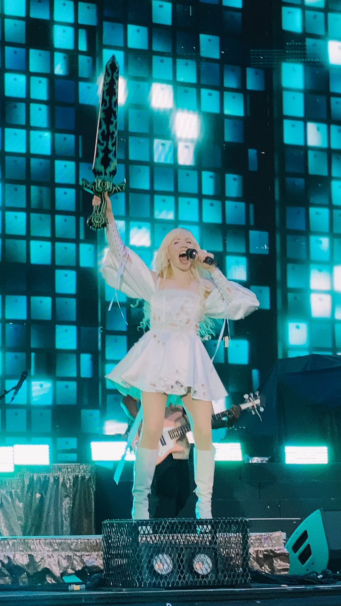 maddiejpearson's tweet photo. carly rae jepsen was granted a sword. as she should be! https://t.co/OldlDJcEmb