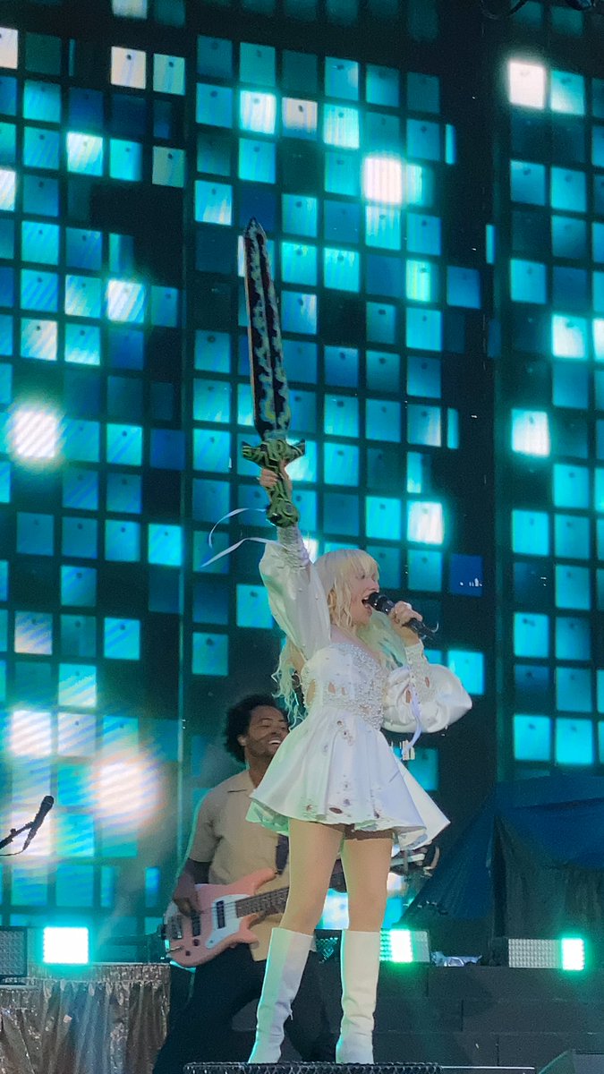 maddiejpearson's tweet photo. carly rae jepsen was granted a sword. as she should be! https://t.co/OldlDJcEmb