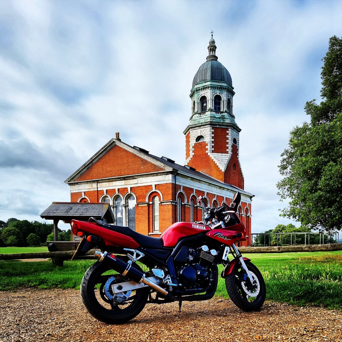 cptmanering's tweet photo. When there's a gap in the weather take it go for a ride #bikelife #sundayfunday #yamaha #motorbike https://t.co/W6vRW6hPKX