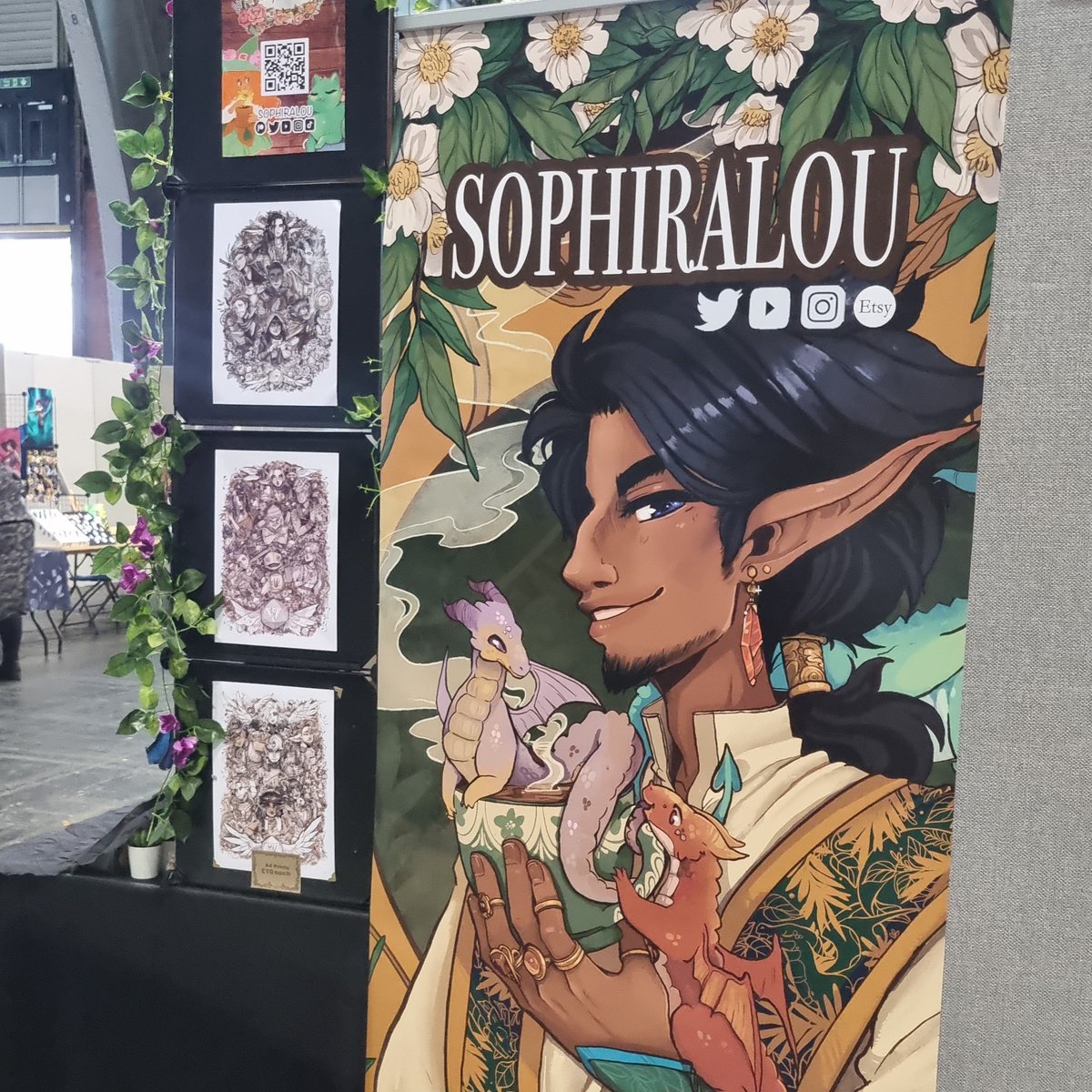 sophiralou's tweet photo. It's the final day of #megaconlivemanchester it's been super a wonderful weekend so far, it's been amazing to meet you all , chatting all about dnd and meeting fellow lovelies.  I'm at table AA12 at the front of creators village come by and say hi if you are here x #megaconlive https://t.co/kVHh1yrjG8