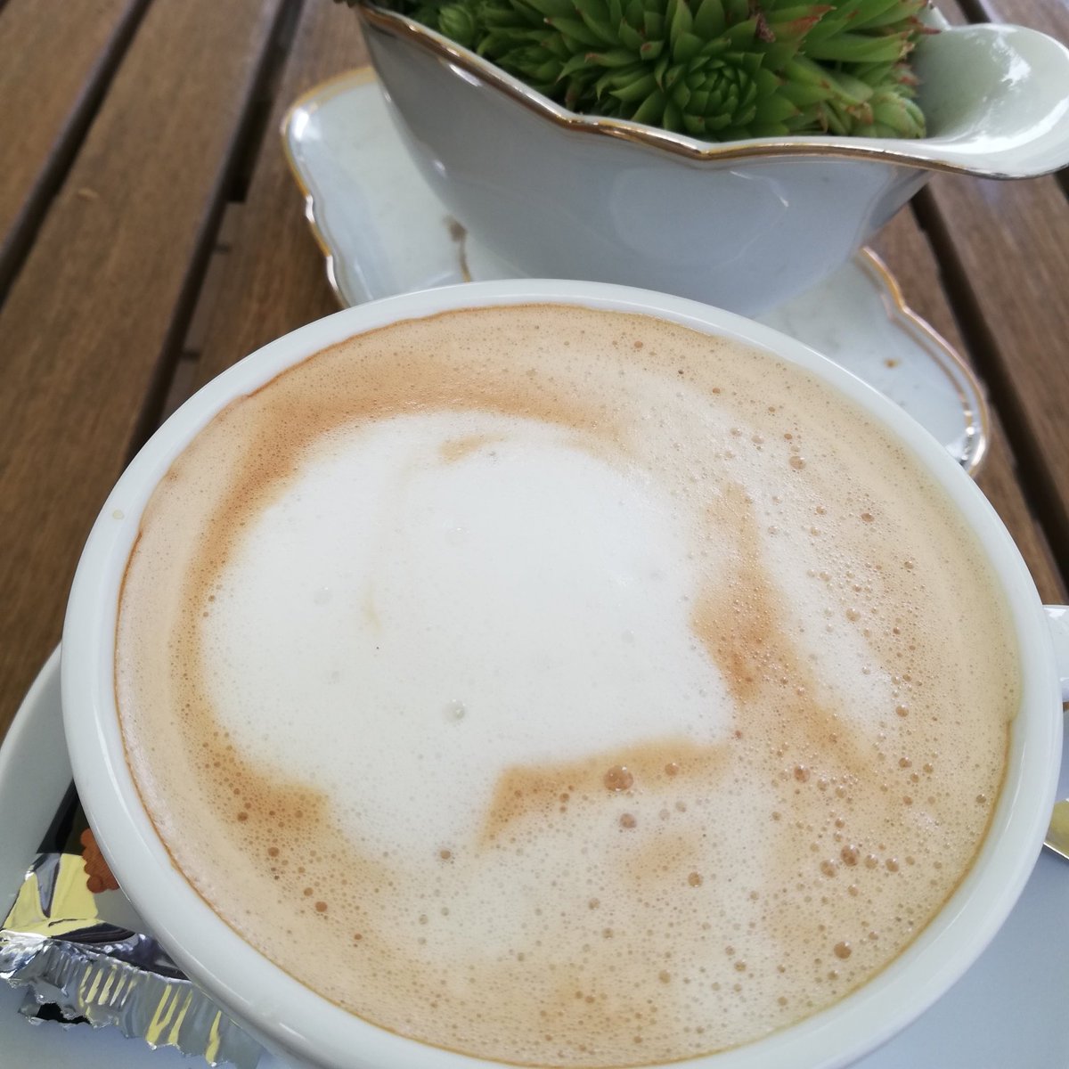 Happy sunday, friends! #firstcoffeeoftheday #coffeeandbooks #coffeelovers @JamesSaretta @LauraRueckert @kforkish @Ilanaontheroad @cazij @MarinaSofia8 @sh_ewa @claire_ohl @xLontrax @lorrainekasyan @bencrothers @LindaKSienkwicz