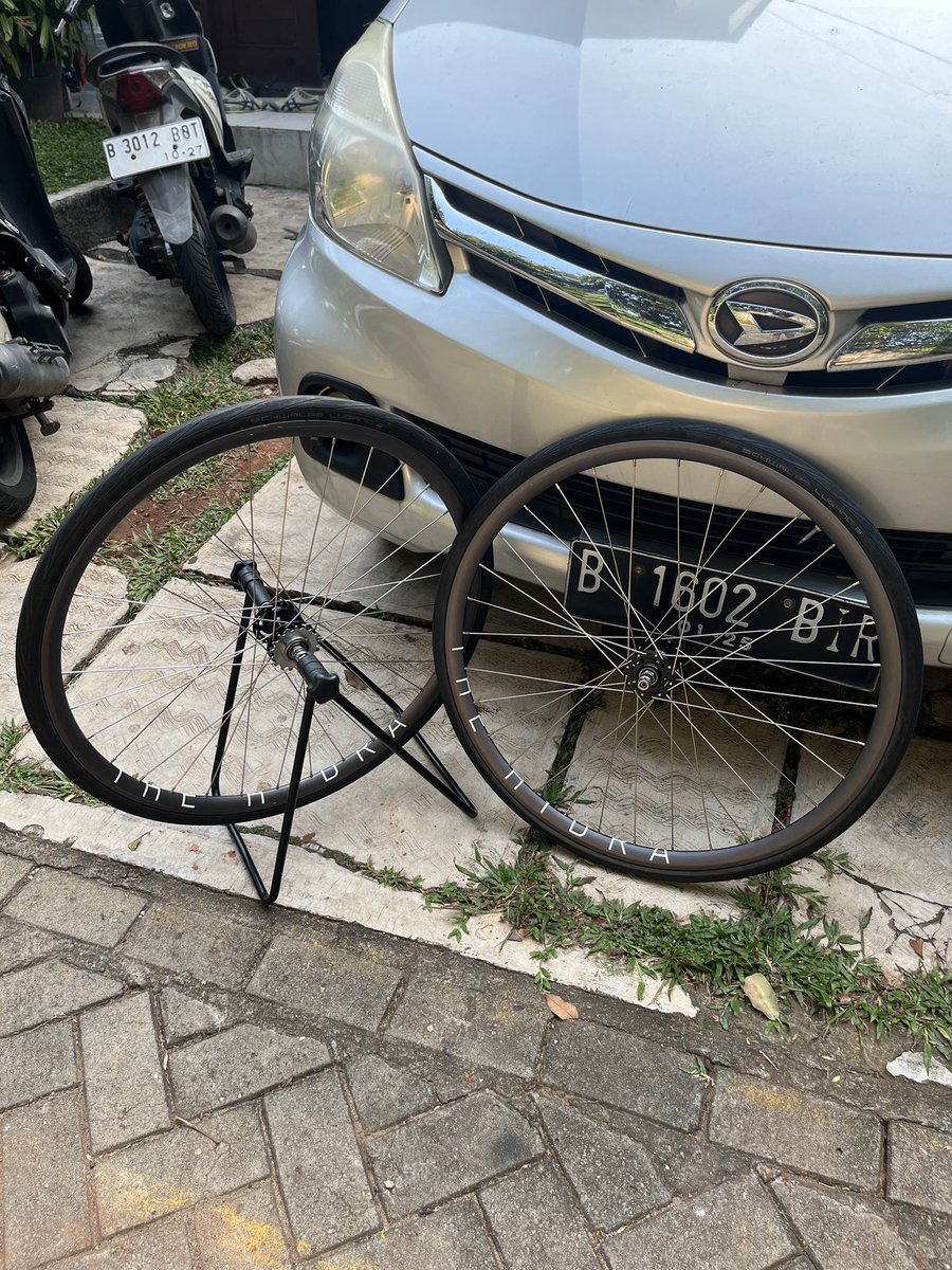 razzaz48's tweet photo. For Sale Wheelset!
Rims The Hydra Gun Metal 32 Hole + Novatec include cog 17t
IDR 3jt (negoin)
.
#fnfjb https://t.co/wrj4rRTSMj