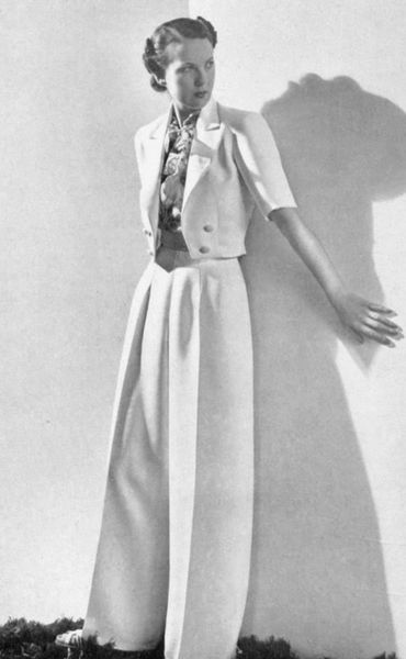 archistar1's tweet photo. Pantaloni a vita alta e gamba larga degli anni '30.
#VeryChic ( and forgiving !) https://t.co/5sBFLD4Tq2