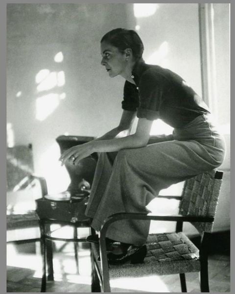 archistar1's tweet photo. Pantaloni a vita alta e gamba larga degli anni '30.
#VeryChic ( and forgiving !) https://t.co/5sBFLD4Tq2