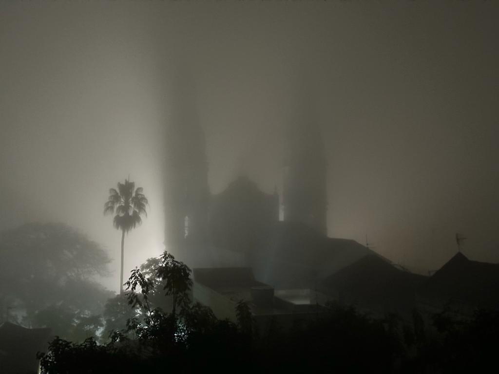 Quase nada de neblina. Centro de Porto Alegre às 6 da manhã.