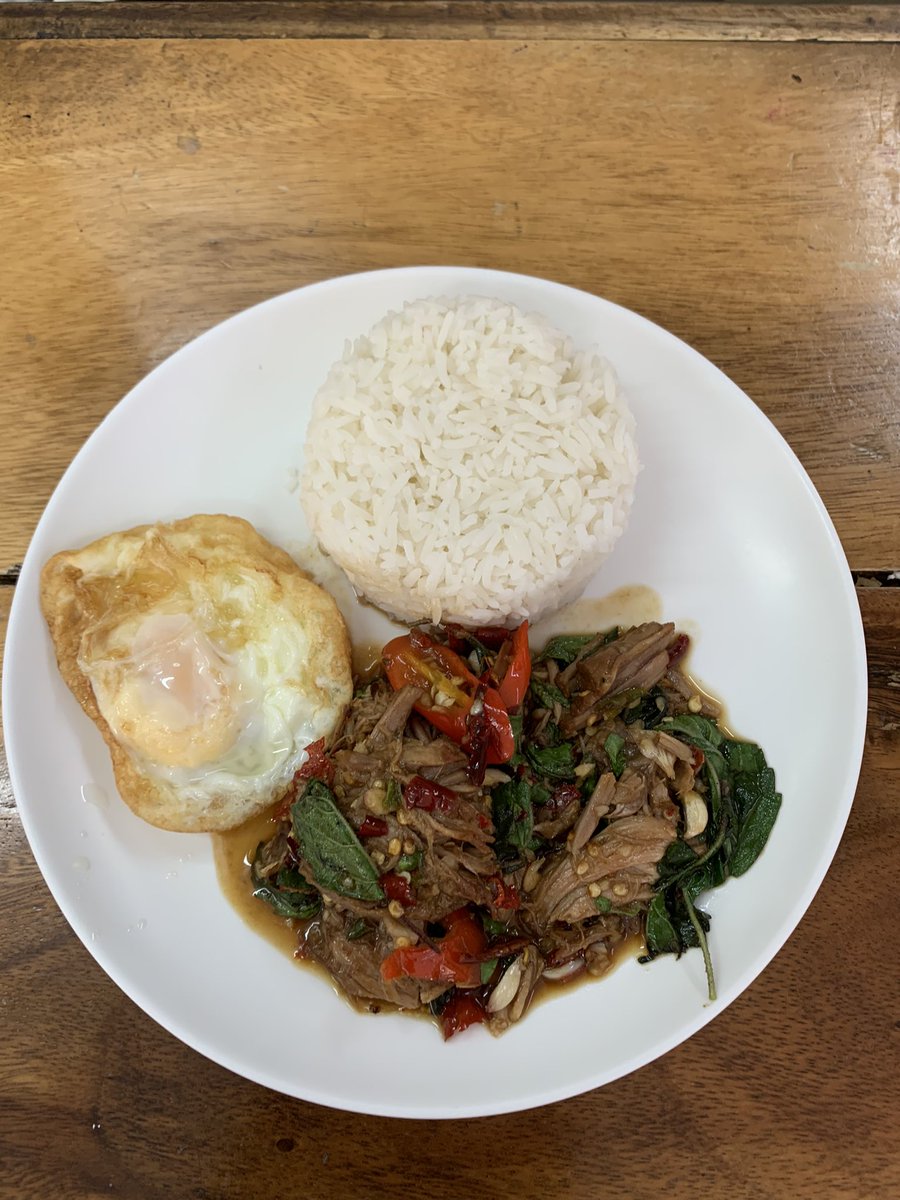 naraya_store's tweet photo. 今日はthe mall 近くのローカルレストランで牛肉のランチは60bath https://t.co/tbwi1Pu58U