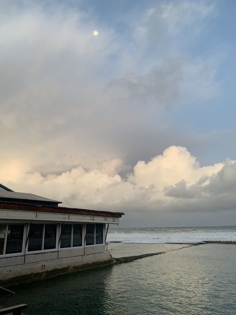 Lucy Tops tweet media