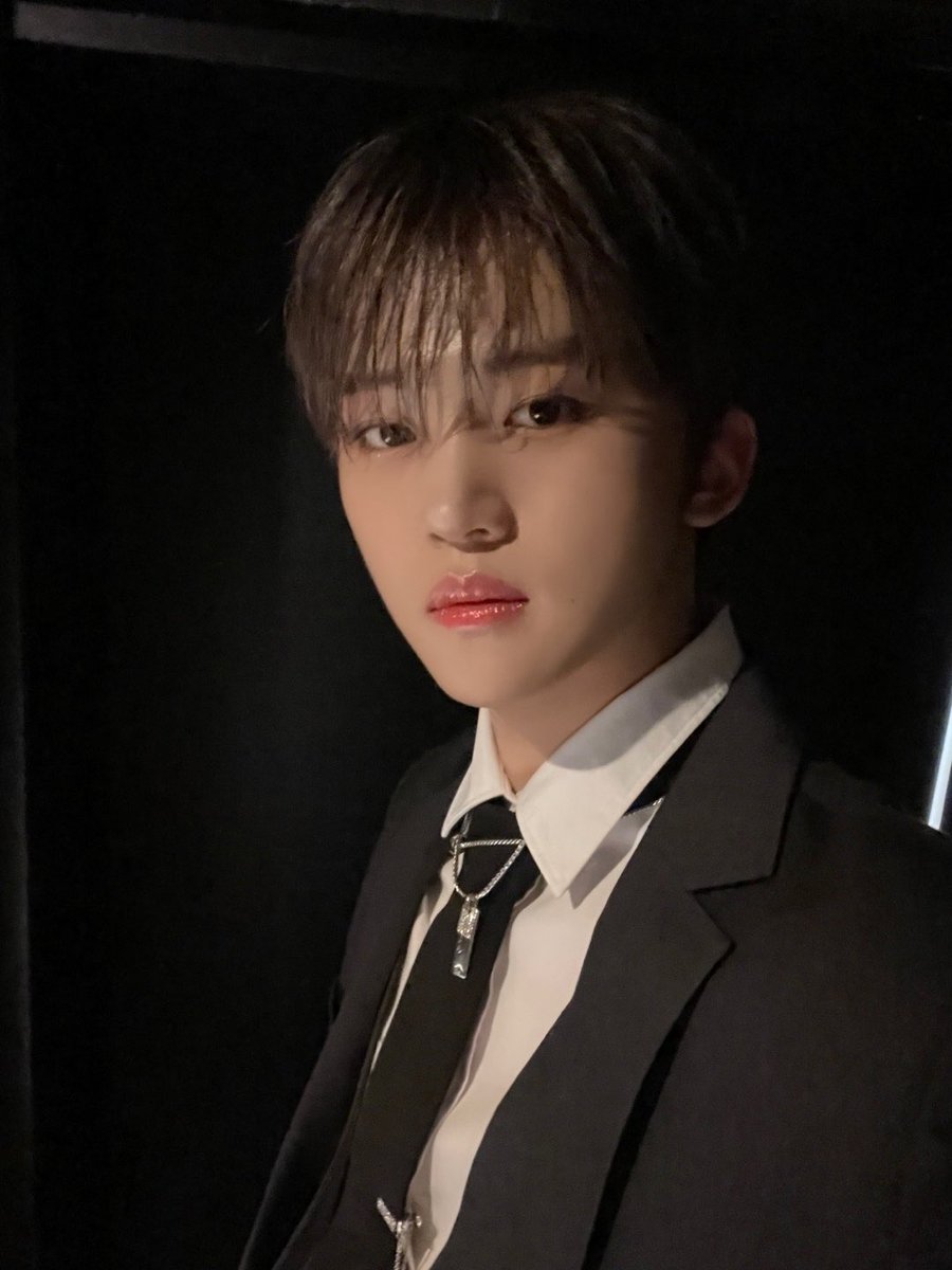 [#도현]
How’s your weekend going on? 
 
#루네이트 #LUN8
