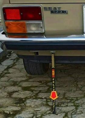 ¿Te acuerdas cuando tu única protección contra un ⚡ rayo era esta 🤦🏻‍♂️? O al menos eso nos decían.

#ChipionaCity #Chipiona #Vintage #TiemposPasados #Historia #Coches