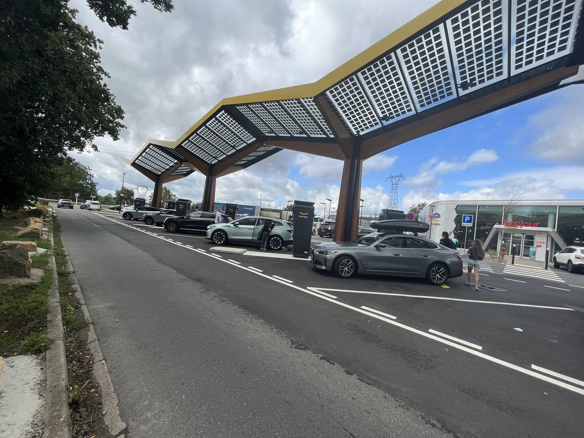 hemertje's tweet photo. @Fastned @electricfelix #l’obrion #alwayscharging https://t.co/BiA0iQ5BaP