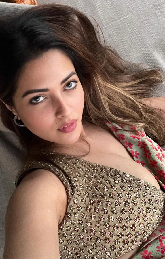 F2RheZFXgAAzB0c?format=webp&name=900x900