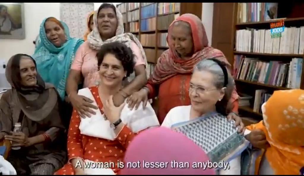 SubodhKantSahai's tweet photo. The video, showing smt.Sonia Gandhi, shri Rahul Gandhi and smt. Priyanka Gandhi with sisters from Sonipat, really touches our heart. Gandhi family's bond of love with every countryman is very special. You may see yourself the spirit of sacrifice, love and affection https://t.co/M5hvYzbUAF