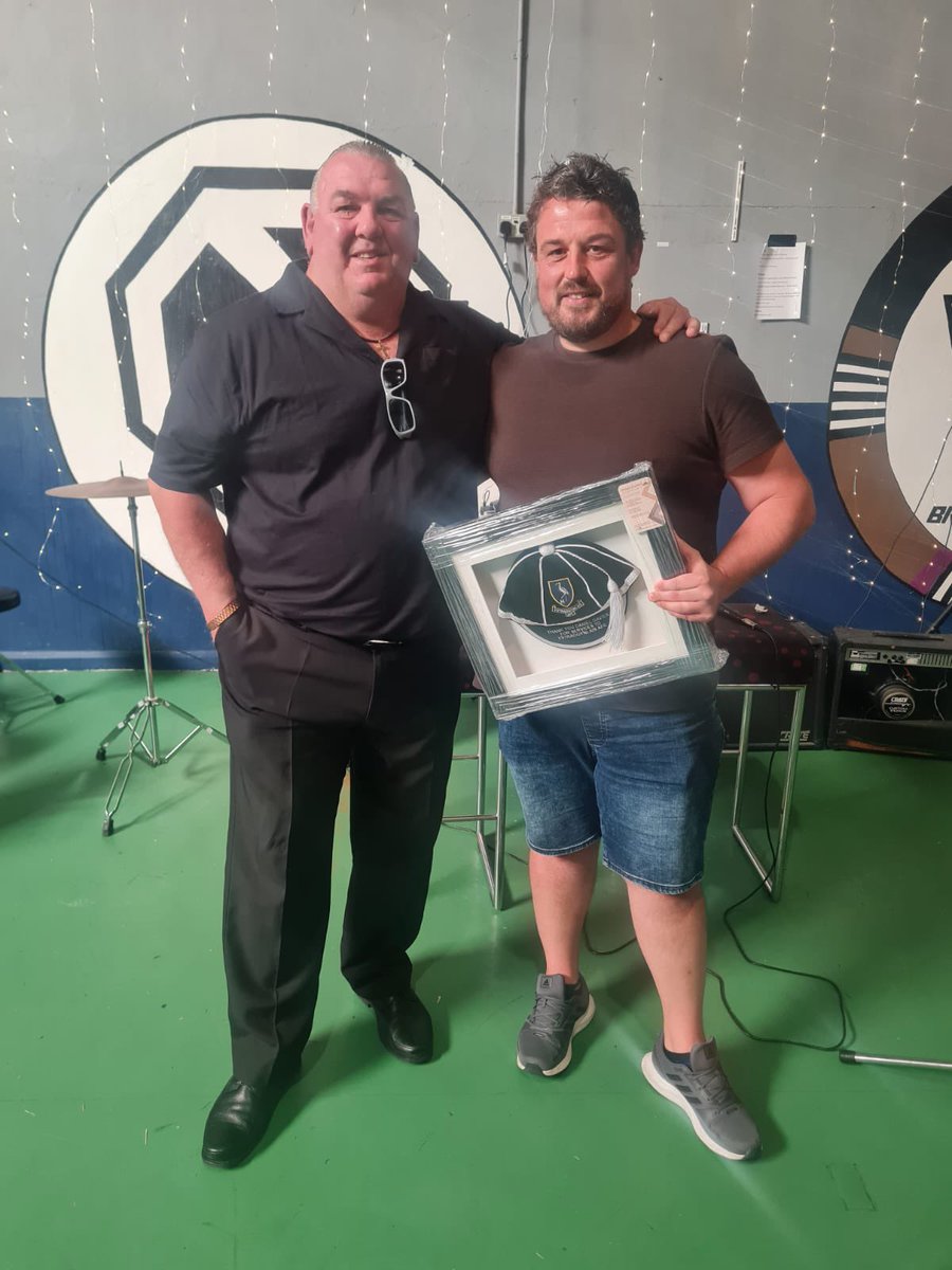 DanSlim83's tweet photo. Honoured to be awarded by @YstradgynlaisFC cap for services to the club by the legend @NevilleSouthall 
Great Q&amp;A session at the club and a privilege to meet you! #GKUnion 

Amazing day organised by all at the club for the 30th anniversary of Penrhos Utd 💛🖤 and @YstradFCJuniors https://t.co/kRqzzwod33