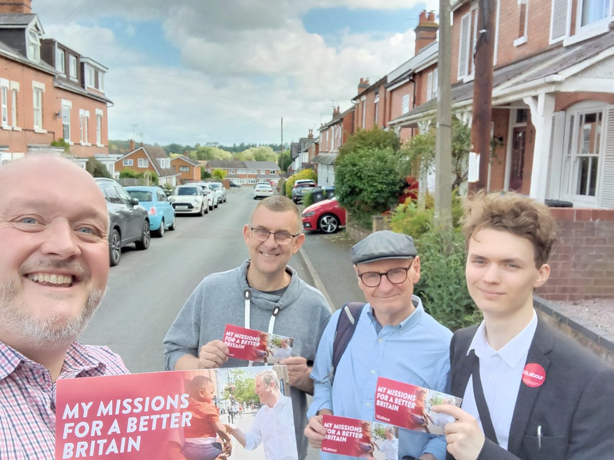 StratfordLabour's tweet photo. Our team of volunteers out campaigning in #Studley this weekend. Delivering our leaflet on Labour's #5Pledges We would love to hear from residents about your priorities via our online community survey here: https://t.co/Qofagq7y6o - #LabourDoorstep https://t.co/mspstKs4wB