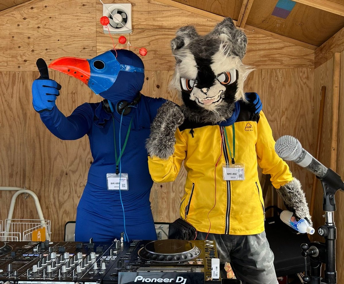 NAKATON_RGT's tweet photo. FAMILY DJ CAMP☀🌴
おつかれさまでした！めちゃめちゃ最高のロケーションでDJさせていただきました！

本イベントに呼んでくれたSENNAさん、一緒に盛り上げてくれたMiAさん、ピー助、今回場所を作っていただいた関係者の方々、
心より御礼申し上げます🦝🙏
#ろーざすてっぷ https://t.co/GkcyJSRdsD