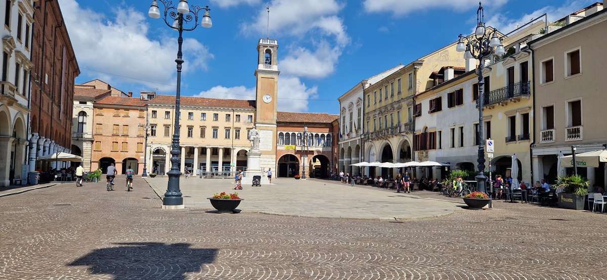 nicsat72's tweet photo. Rovigo piazza Vittorio Emanuele https://t.co/dXZnxL8qNU