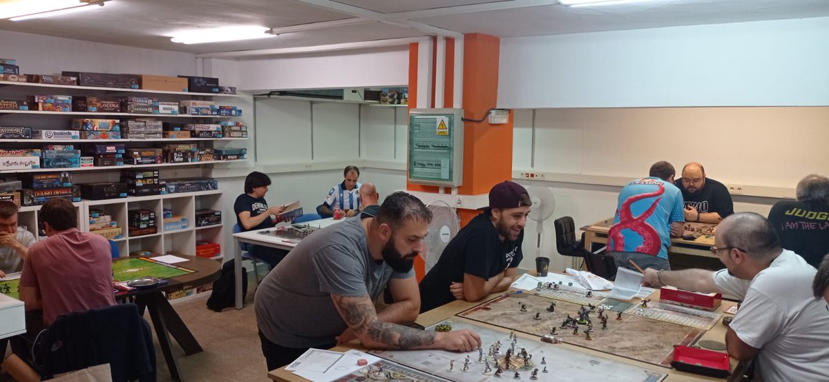 ¡ Empieza nuestro torneo de #Bloodbowl !  26 jugadores preparados para pasar un día intenso de partidas y risas.