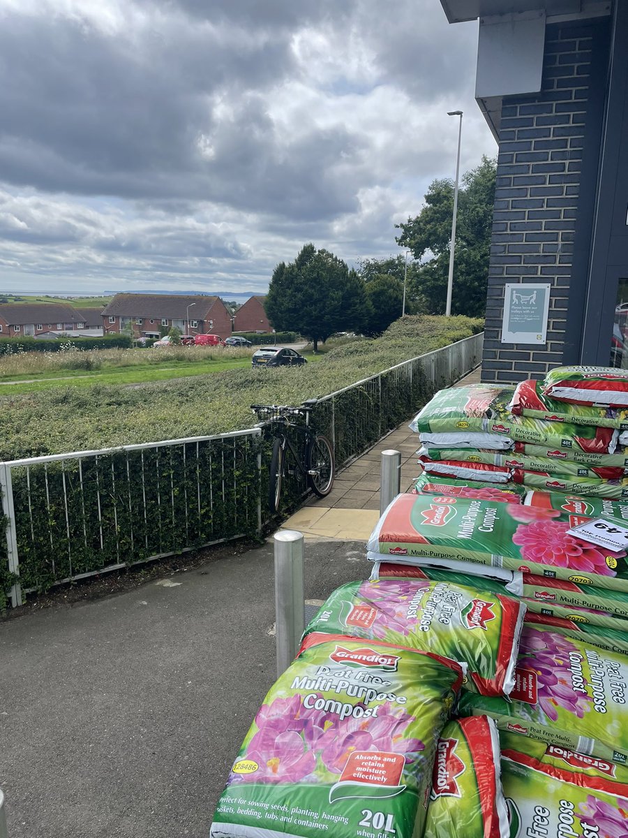 Incredible bike parking provision from @LidlGB Exmouth ❤️❤️🚲