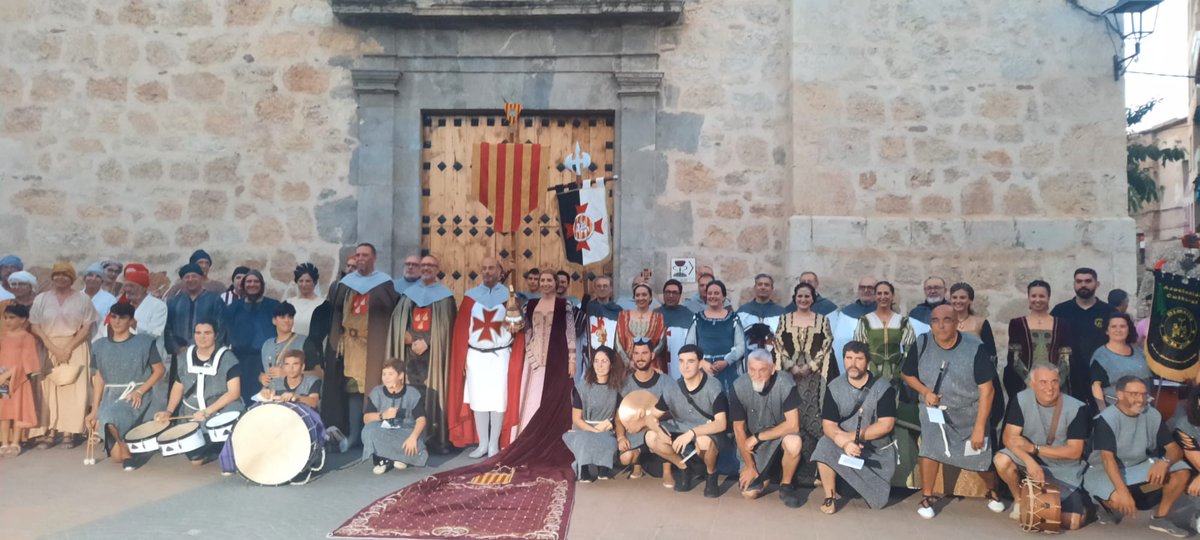 GCavallersC's tweet photo. Ahir dissabte, la Germandat va participar als actes de recreació del 775 aniversari  de la cessiò de la Torre Selda ( actual Geldo) per part de Jaume I al cavaller García Pérez de Osa. Magnifica acollida i participació del poble de Geldo i dels Dimonis de la Plana. Enhorabona!! https://t.co/UtFngVhdvu
