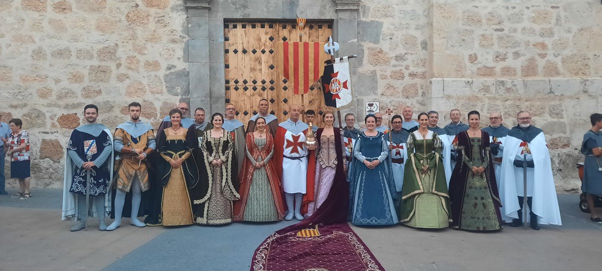GCavallersC's tweet photo. Ahir dissabte, la Germandat va participar als actes de recreació del 775 aniversari  de la cessiò de la Torre Selda ( actual Geldo) per part de Jaume I al cavaller García Pérez de Osa. Magnifica acollida i participació del poble de Geldo i dels Dimonis de la Plana. Enhorabona!! https://t.co/UtFngVhdvu