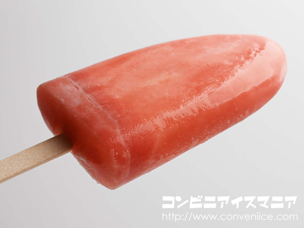 icemania's tweet photo. 【バリうま】ファミマ数量限定の新作アイスバー！赤城乳業『いちごソフトクリームバー』バリうま案件です✨福岡県産あまおういちごを使用。フルーティーでサクサク食感のいちごアイスキャンディーの中に、北海道産生クリーム配合のソフトクリーム風ねっとり食感ミルクアイス（ミルクレアっぽい）が詰まっています！いちごとミルククリームで"高級いちごミルク味"が完成！✨お近くのファミマで探してみてください。