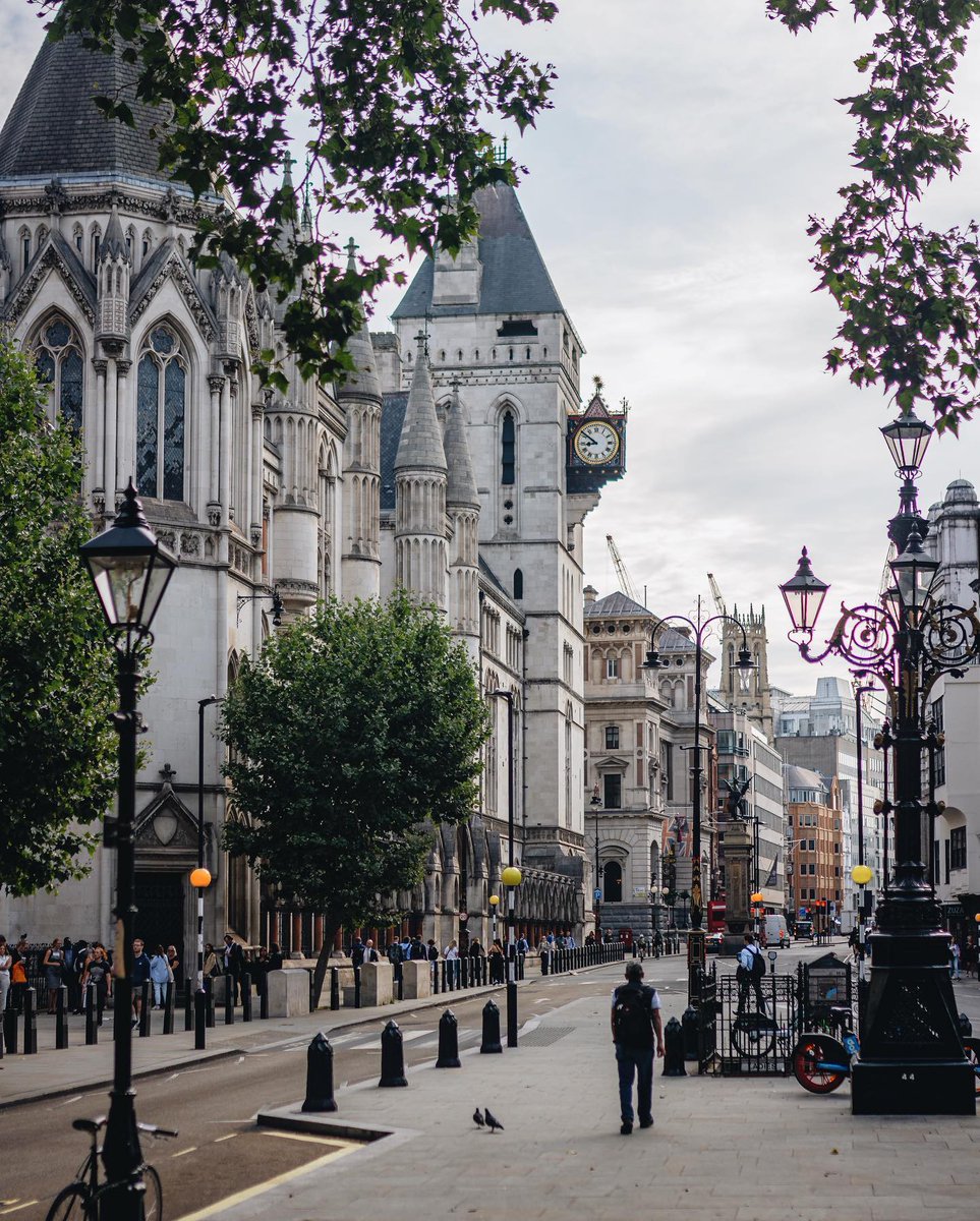 London calling! Explore magnificent architecture, charming streets, and breathtaking views on your next visit😍 [📸 <a href="/lundonlens/">Lundonlens</a>] #LetsDoLondon #VisitLondon ow.ly/XPJ050Pmu54