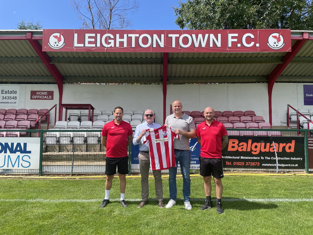 LeightonTownFC's tweet photo. 𝐇𝐨𝐦𝐞 𝐊𝐢𝐭 𝐒𝐩𝐨𝐧𝐬𝐨𝐫 🤝

We are pleased to announce this seasons home kit sponsor is @MarshallsCoach 😁

Huge thanks to Dean Marshall for his generous support of the club this season 👏

#YourTownYourTeam https://t.co/bicnHeFwZF