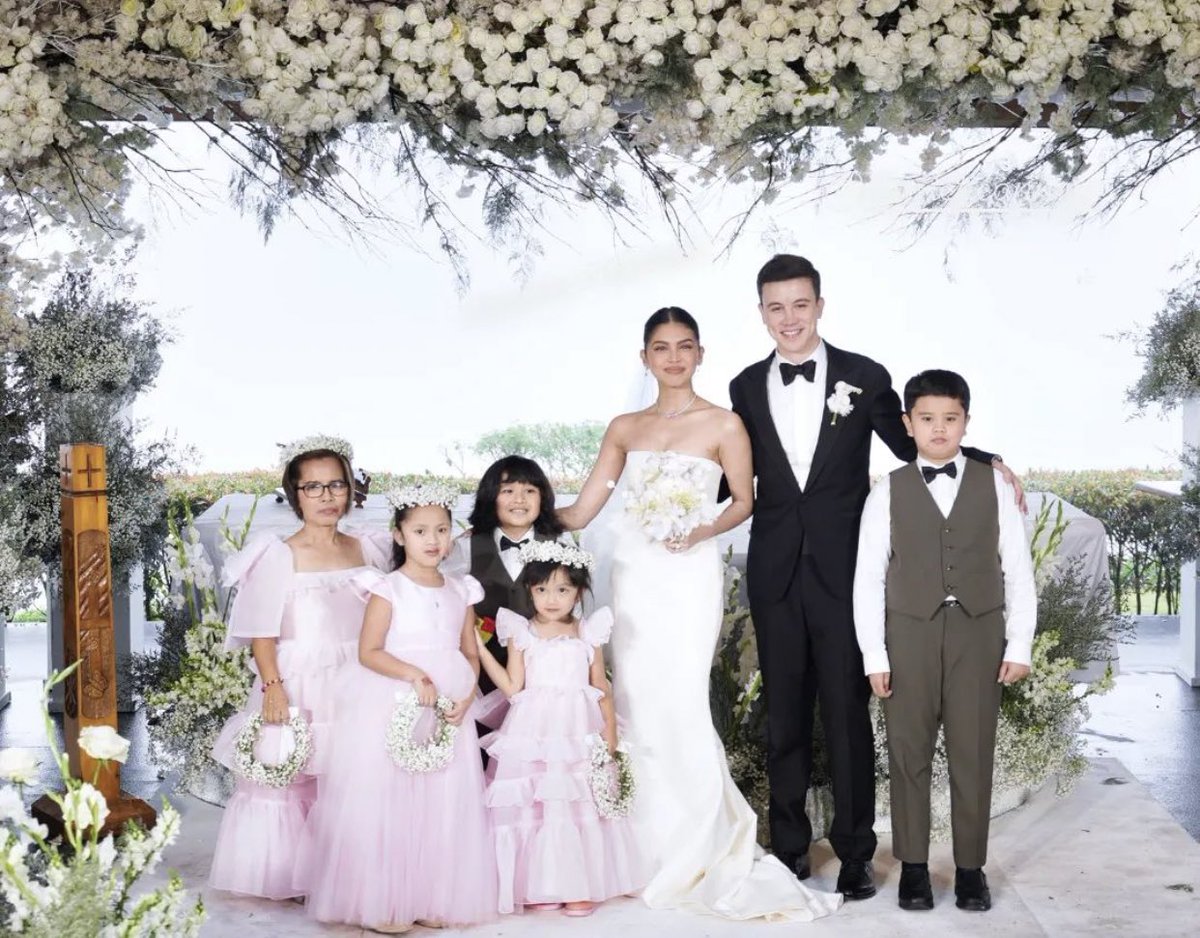 stxaye's tweet photo. Yaya Pepe as a flower girl🥹 so cute!

#AtaydeMendoza #MaineMendoza https://t.co/nKKq67xPcv