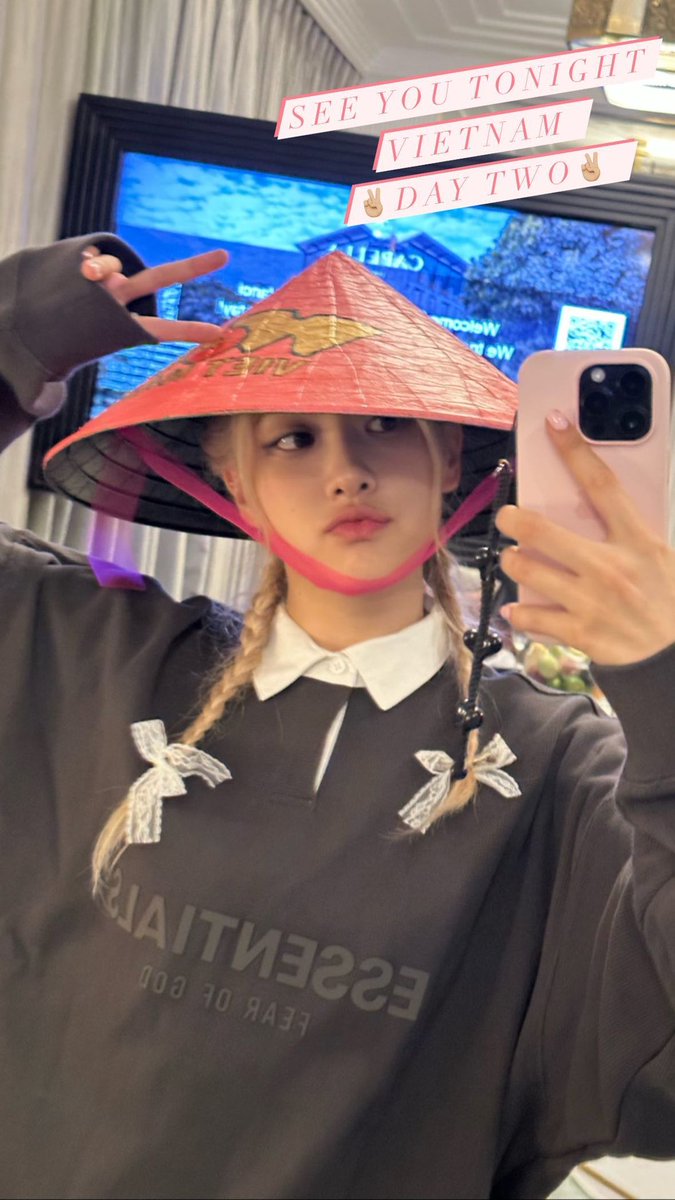RoseDCgallery's tweet photo. 230730 로제 인스타스토리

"SEE YOU TONIGHT VIETNAM
✌️ DAY TWO ✌️"

#로제 #ROSÉ #블랙핑크 #BLACKPINK https://t.co/tXHUmSJUCc