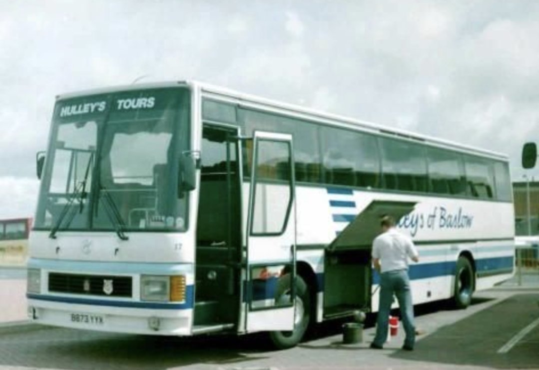ExcelsiorCoach's tweet photo. Same driver, same location but 30 years apart ๐ช at @Chelsea_FL thank you #TimW for your great work with @ExcelsiorCoach #effortlesscoachhire https://t.co/rgEX0YiGbp