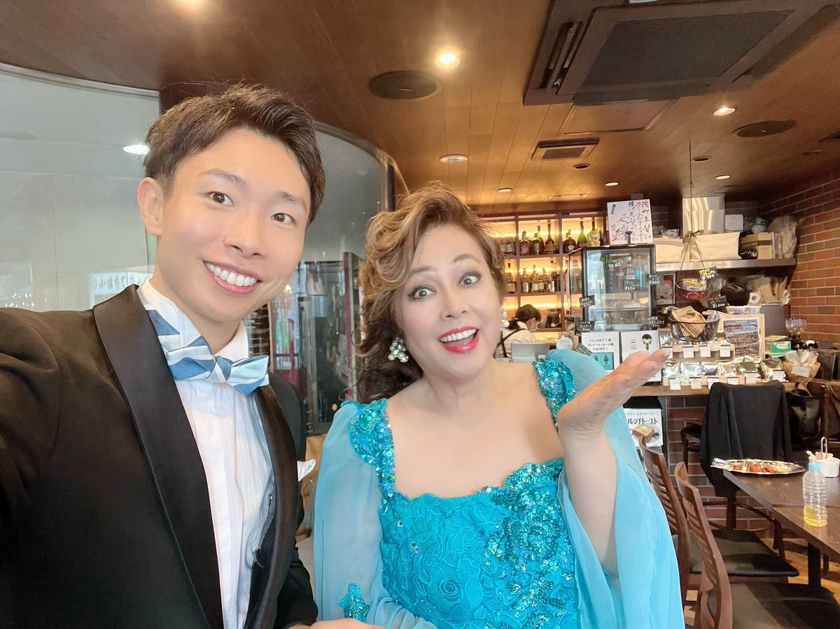 shibatomo1234's tweet photo. 出演待ちの追川礼章さんと私！
2人とも楽しむぞーって！
今日は2人椿姫です🌺
追川さんがアルフレード😗

それからサマータイム
命の歌ら楽しみなさい！
それからさてさてー！！

#RunrunToshi 
#shibatomo1234 
#イブラグランドアワード
#Ayakohall https://t.co/31zsM4vCEH