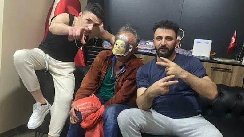 yirmiucderece's tweet photo. Bursa'da kendilerinden araba kiralayan inşaat işçisini kaza yaptığı gerekçesiyle kaçırıp müzik eşliğinde işkence yapan iki şehir eşkıyası hakkında 20 yıla kadar hapis cezası istemiyle dava açıldı. https://t.co/q7C8sAFrY0