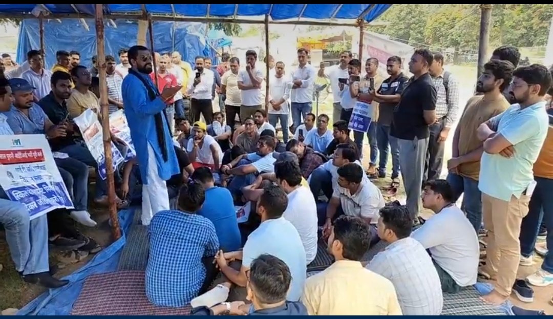 आईटीआई इंस्ट्रक्टर कि जोइनिंग को लेकर किये गए धरनें मे पहुचे <a href="/NaveenJaihind/">नवीन जयहिन्द🇮🇳</a> , माननीय <a href="/mlkhattar/">Manohar Lal</a>
जी से अपील कि या तो जोइनिंग करवा दो या फिर भर्ती कैंसिल कर दो, क्यों 4 साल से युवाओं कि जिन्दगी खराब कर रखी है। <a href="/ITIsHaryana/">ITIs Haryana</a>
विभाग भी <a href="/cmohry/">CMO Haryana</a> के पास है।
 <a href="/OPDhankar/">Om Prakash Dhankar🇮🇳</a>
<a href="/PMOIndia/">PMO India</a>
<a href="/AmitShah/">Amit Shah</a>
