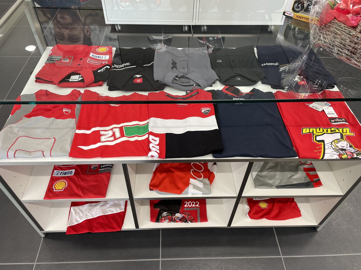 DucatiHyogo's tweet photo. こんにちは☺️
おかげさまでアパレル売れています!!☺️🫶
数に限りがありますのでお早めに!
夏用のジャケット、ツナギ、靴、靴下、Tシャツ、ヘルメット、バッグなどなど
ご来店お待ちしております❣️
#ducatiosakaeast
#scramblercamposaka
#ducatihyogo
#ドゥカティ兵庫
#DucatiHyogo https://t.co/fuDSixYzB6