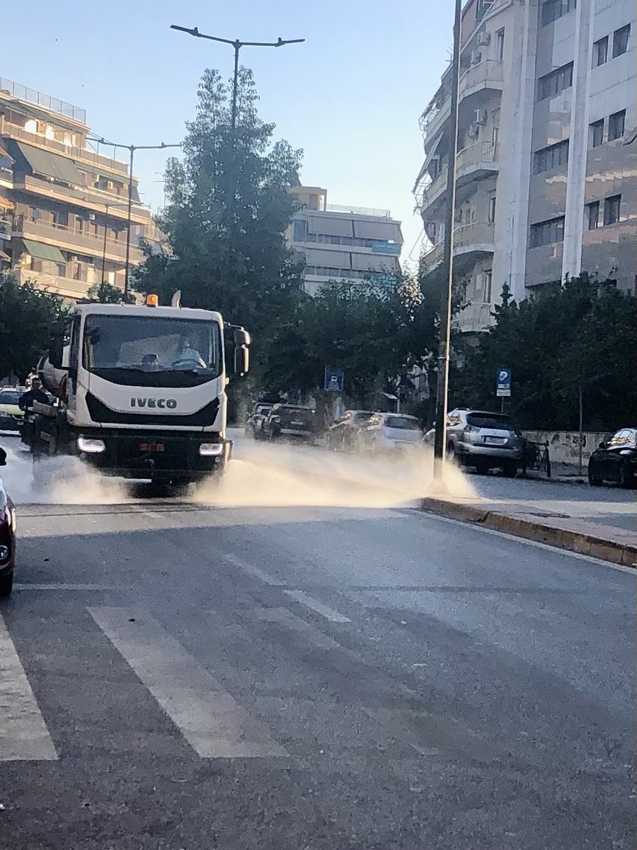 KBakoyannis's tweet photo. Καλημέρα από το φρεσκοπλυμένο Γουδή! Εδώ που ολοκληρώθηκε η 138η Κυριακή Καθαριότητας. Μια δράση μαζικής κινητοποίησης των δυνάμεων της διεύθυνσης καθαριότητας, που καθιερώσαμε με σκοπό να καθαρίζουμε εις βάθος μια συγκεκριμένη περιοχή. Συνεχίζουμε, με νερό και με σαπούνι, κάθε μέρα σε κάθε γειτονιά, για μια ακόμα πιο καθαρή Αθήνα!