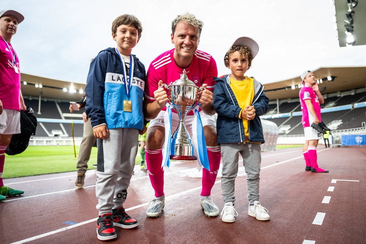 Kuvia eilisestä Olympiastadionilla pelatusta <a href="/SuomenCup/">Jalkapallon Suomen Cup</a>'in miesten Roots Cup 2023 -finaalista <a href="/pinkitkoirat/">Apollo</a> v ToBK.

Koko 100 kuvan nippu löytyy täältä: r1kuexposures.kuvat.fi/kuvat/Jalkapal…

#Pinkitkoirat #ToBK #RootsCup #SuomenCup