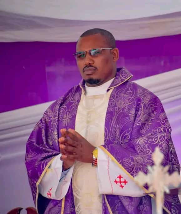 EngChris2087's tweet photo. Rest in peace Fr. Kamamia,,You changed our lives so much while at Giakaibeii Parish.Your energy and your sermon was on top .We mourn your death Fr.. Rest in peace 😭till we meet again. https://t.co/8Ocb24Aebi