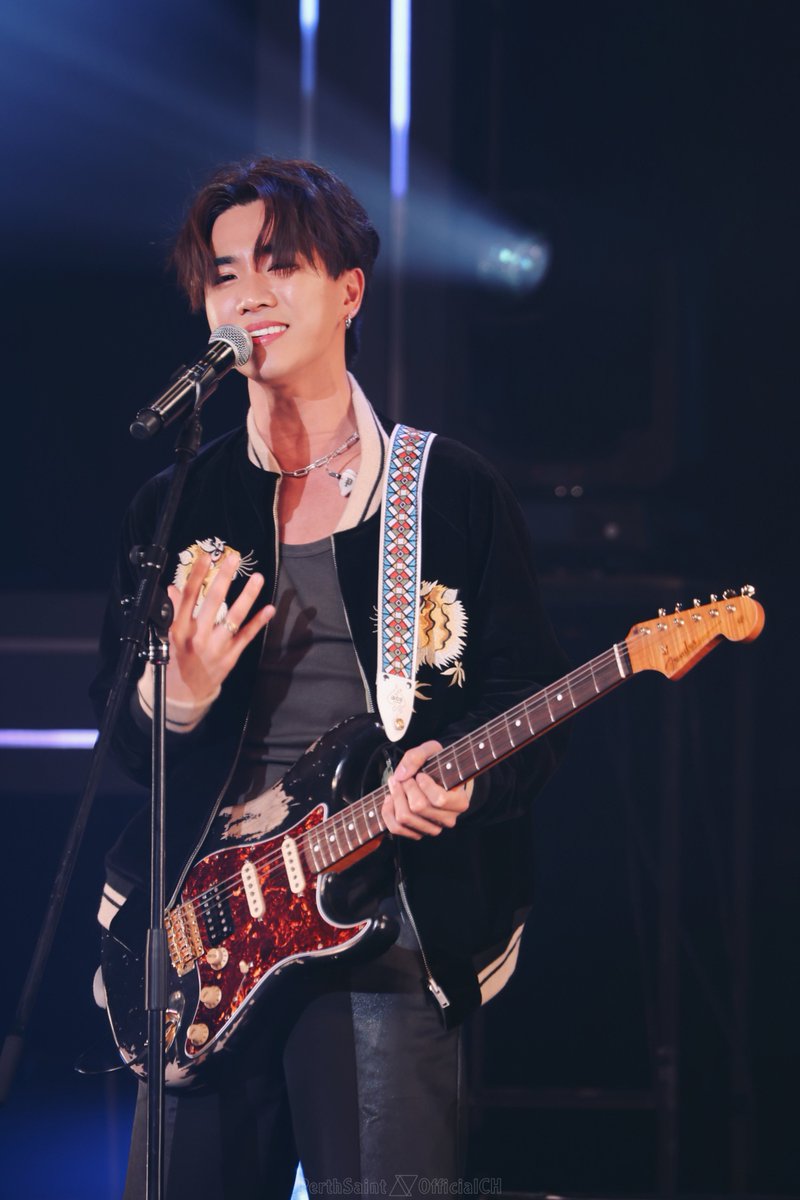 PerthsaintC's tweet photo. ^ ̳· ‧̫ - ̳^ฅ 🎸

#GMMTVMUSICONxTOKYOxPERTH
#PerthTanapon https://t.co/vw3CGoJKdb