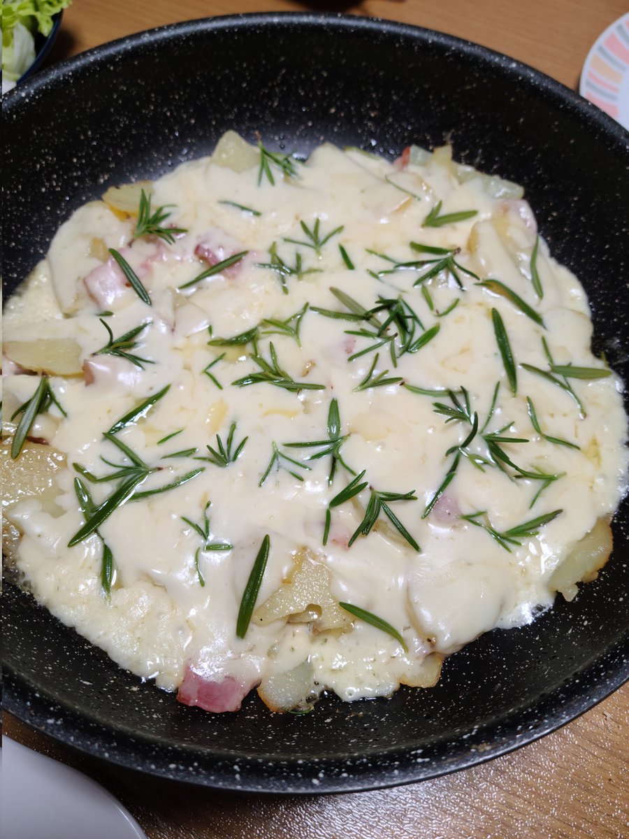 herbs_l_d's tweet photo. 今日の夕飯はローズマリーを使った
「じゃがいものガレット」
ローズマリーの香りがいっぱいでした✨✨
 #ローズマリー
 #ハーブ
 #ハーブ栽培 
 #ハーブのある生活  #ハーブのある暮らし https://t.co/EJgcxGnGeT
