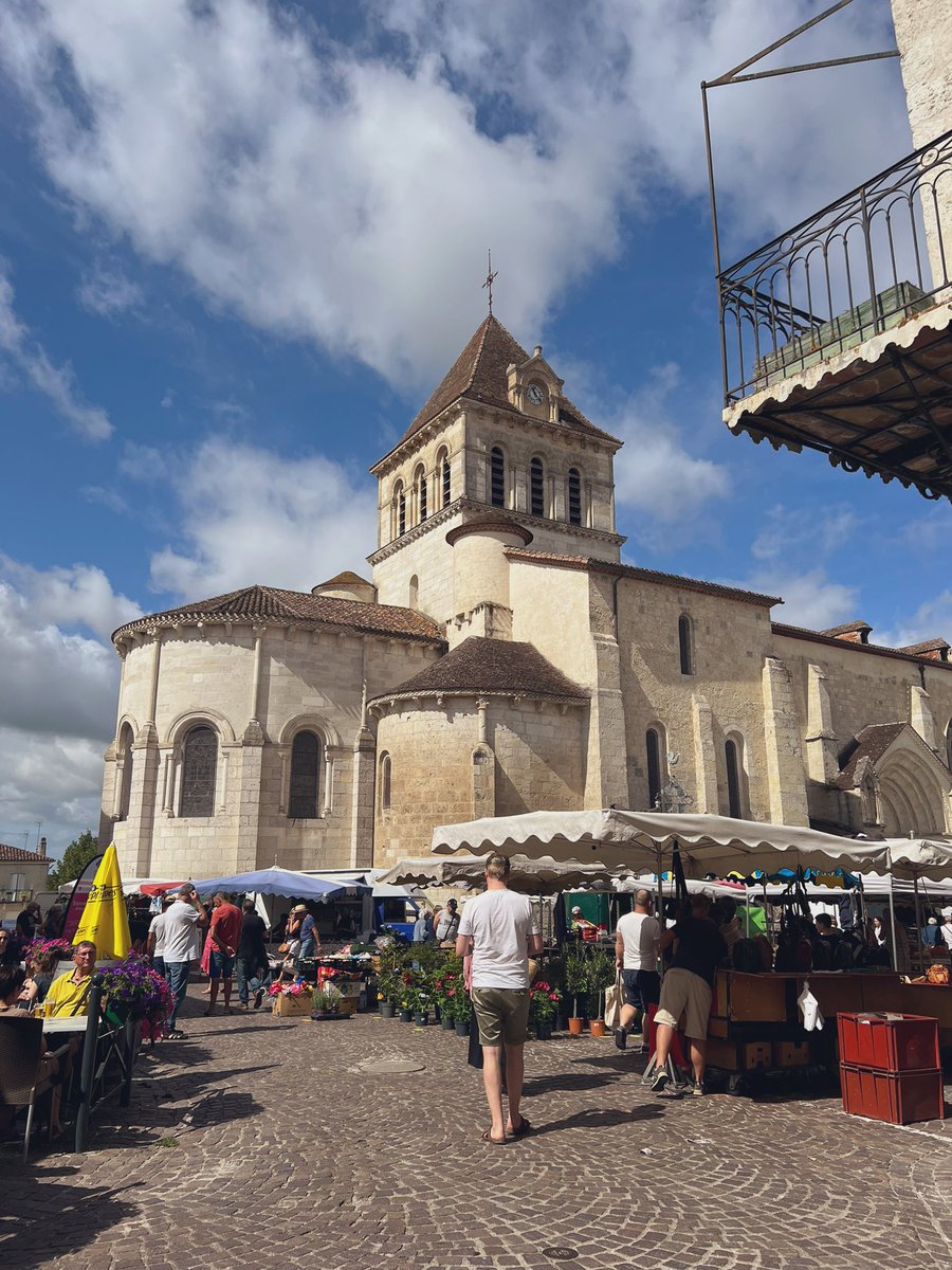 beuzec's tweet photo. Jour de marché #Gers #Mezin https://t.co/i31Xx8rXI1